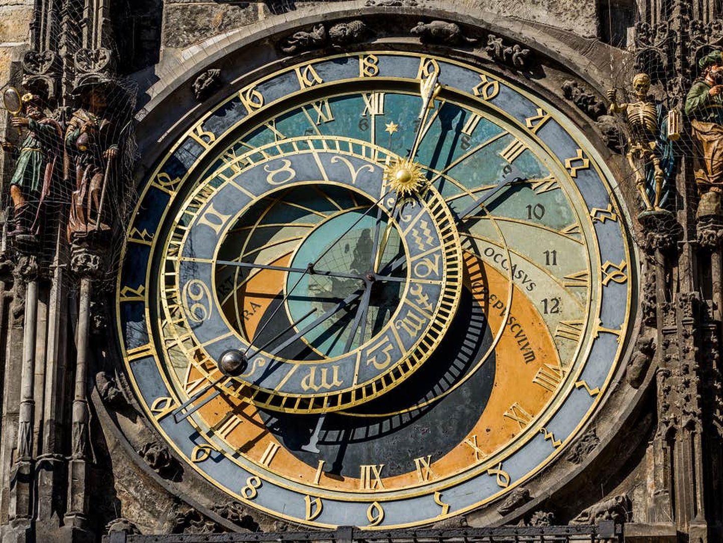 1410. aastal valminud astronoomiline kell Praha vanalinnas raekoja seinal on gooti teaduse ja tehnika väljapaistev saavutus. See on vanim siiani töötav astronoomiline kell.