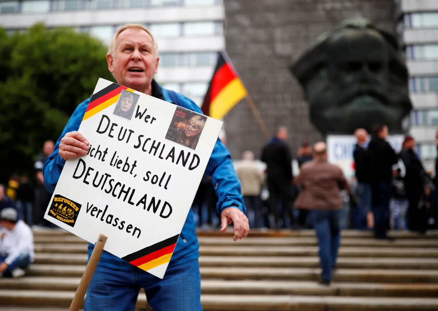 Paremäärmuslik meeleavaldaja Chemnitzis.