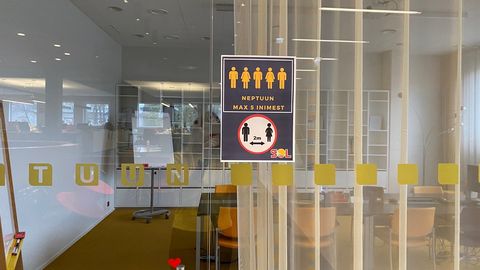 Leppige kokku, mitu inimest tohib korraga ühes ruumis viibida. Leppige kokku, mitu inimest tohib korraga ühes ruumis viibida.