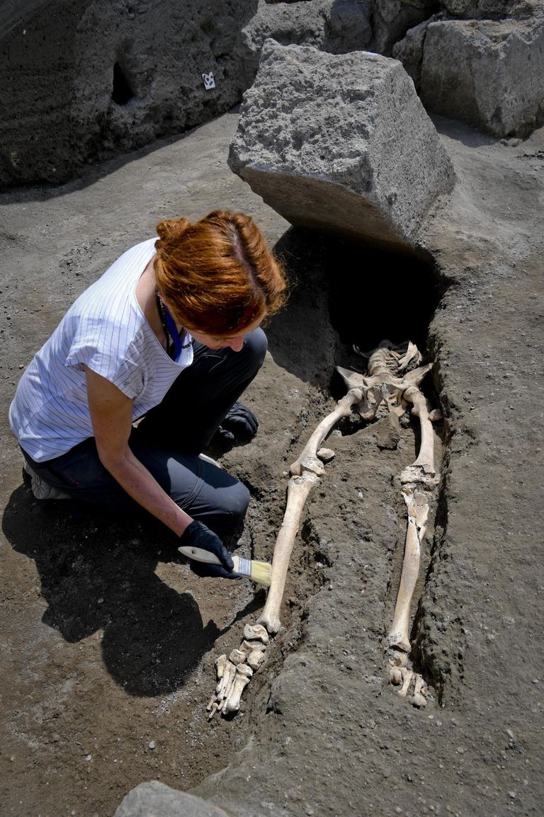 Pompeist leitud meheskelett. Pompeilane kaotas elu 79. aasta Vesuuvi vulkaani purske ajal