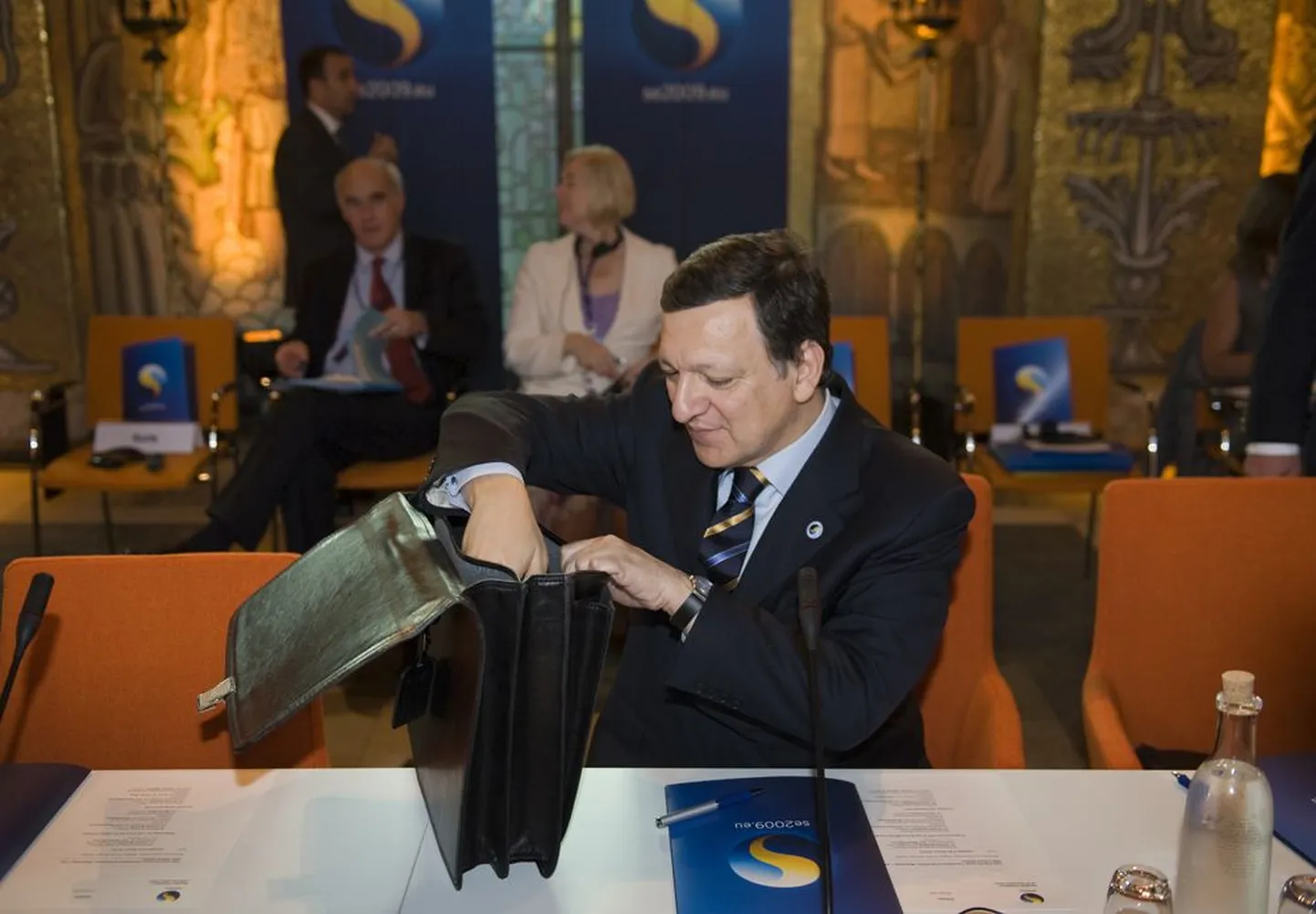Euroopa Komisjoni president José Manuel Barroso soovib Euroopa stabiilsusmehhanismi jõustumist väidetavalt juba 2012. aasta keskpaigas.
