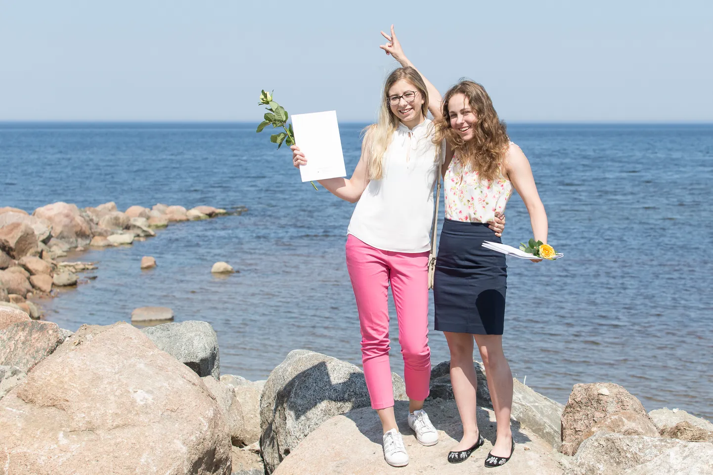 Stella Tapner ja Maria Nazarova esindavad Kohtla-Järve Järve gümnaasiumi tänavust paremikku.