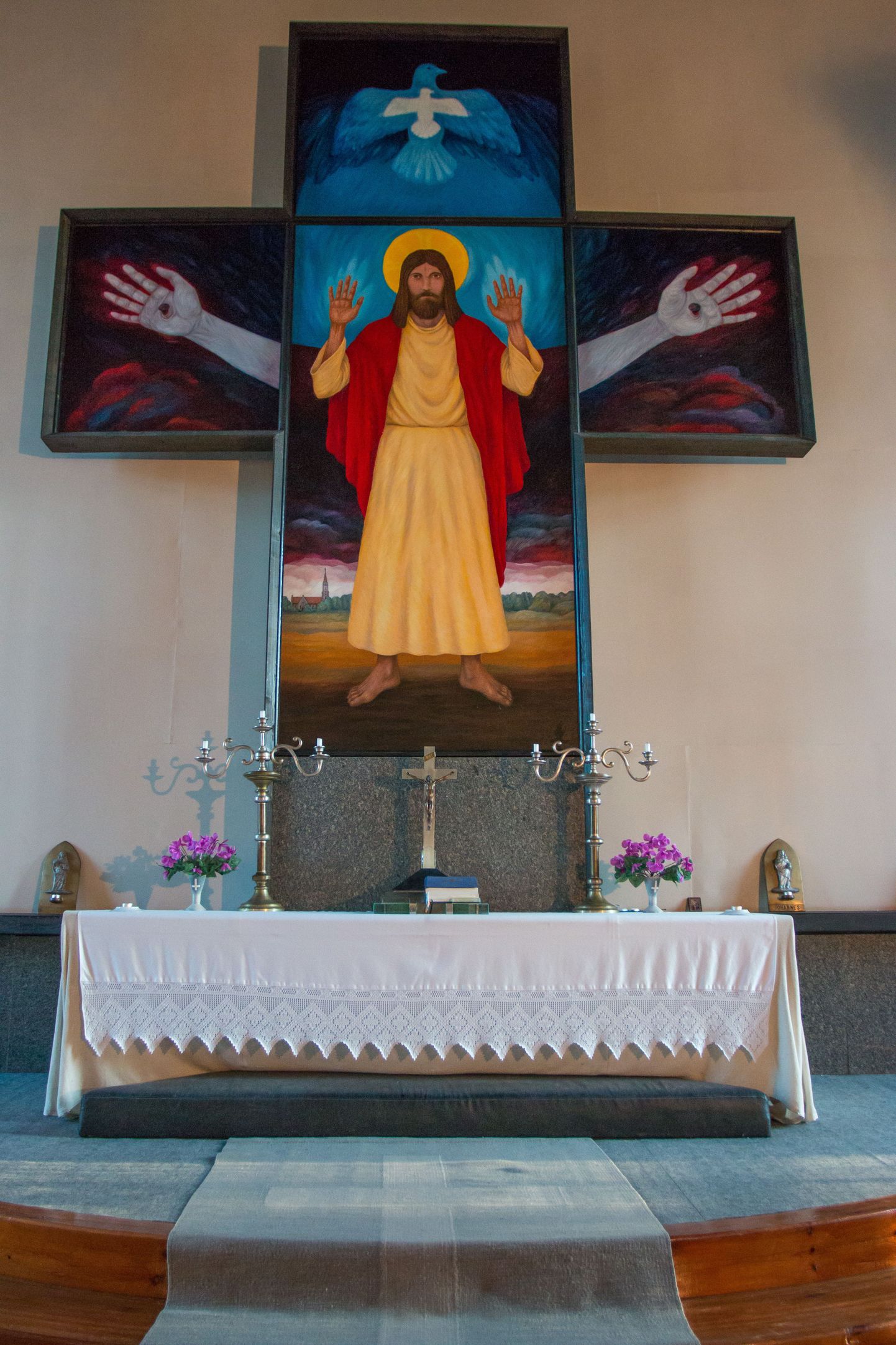 Halliste kiriku altarimaal, mille on loonud Jüri Arrak.