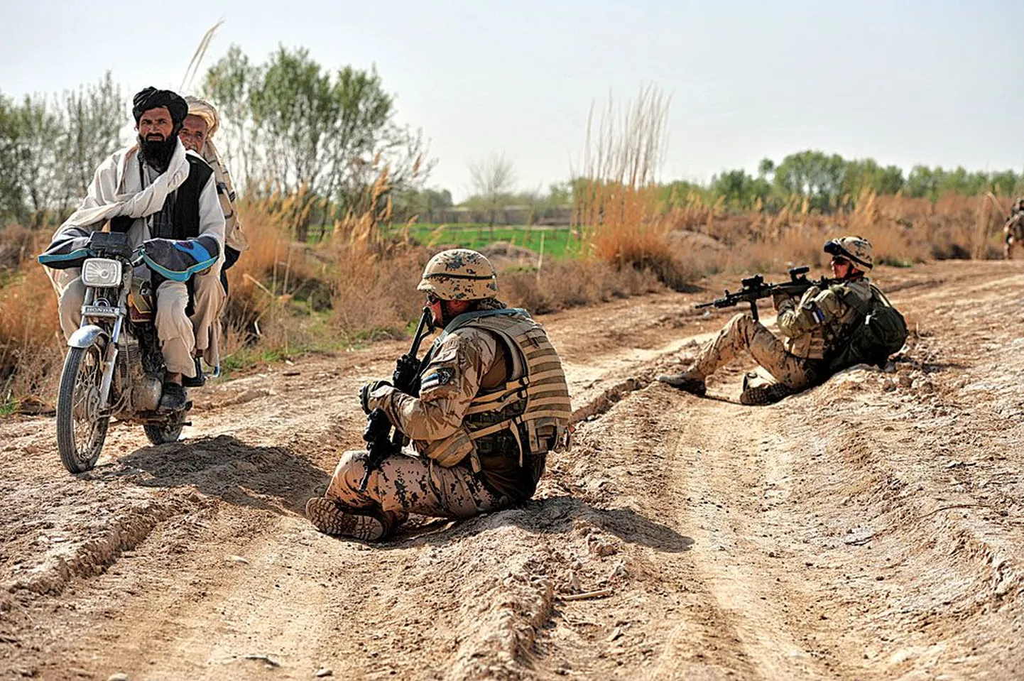 Mopeedil afgaanid möödumas mullu
varakevadel Helmandi provintsis patrullinud Eesti kaitseväelasest.