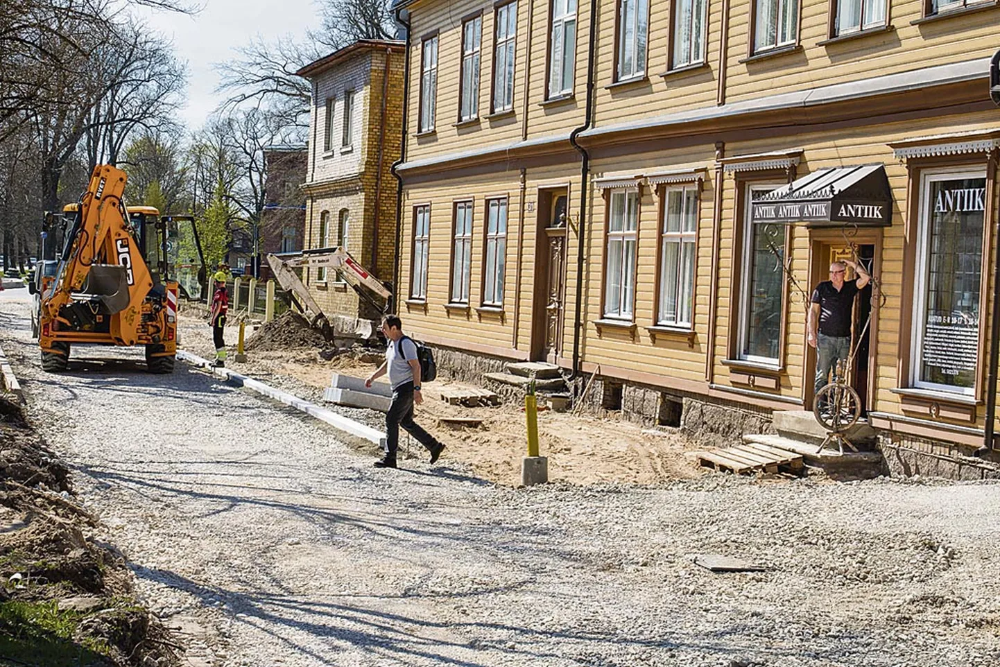 Aia ­tänava äridesse pääseb Rüütli platsi rekonstrueerimistööde ajal üle ehitustandri.