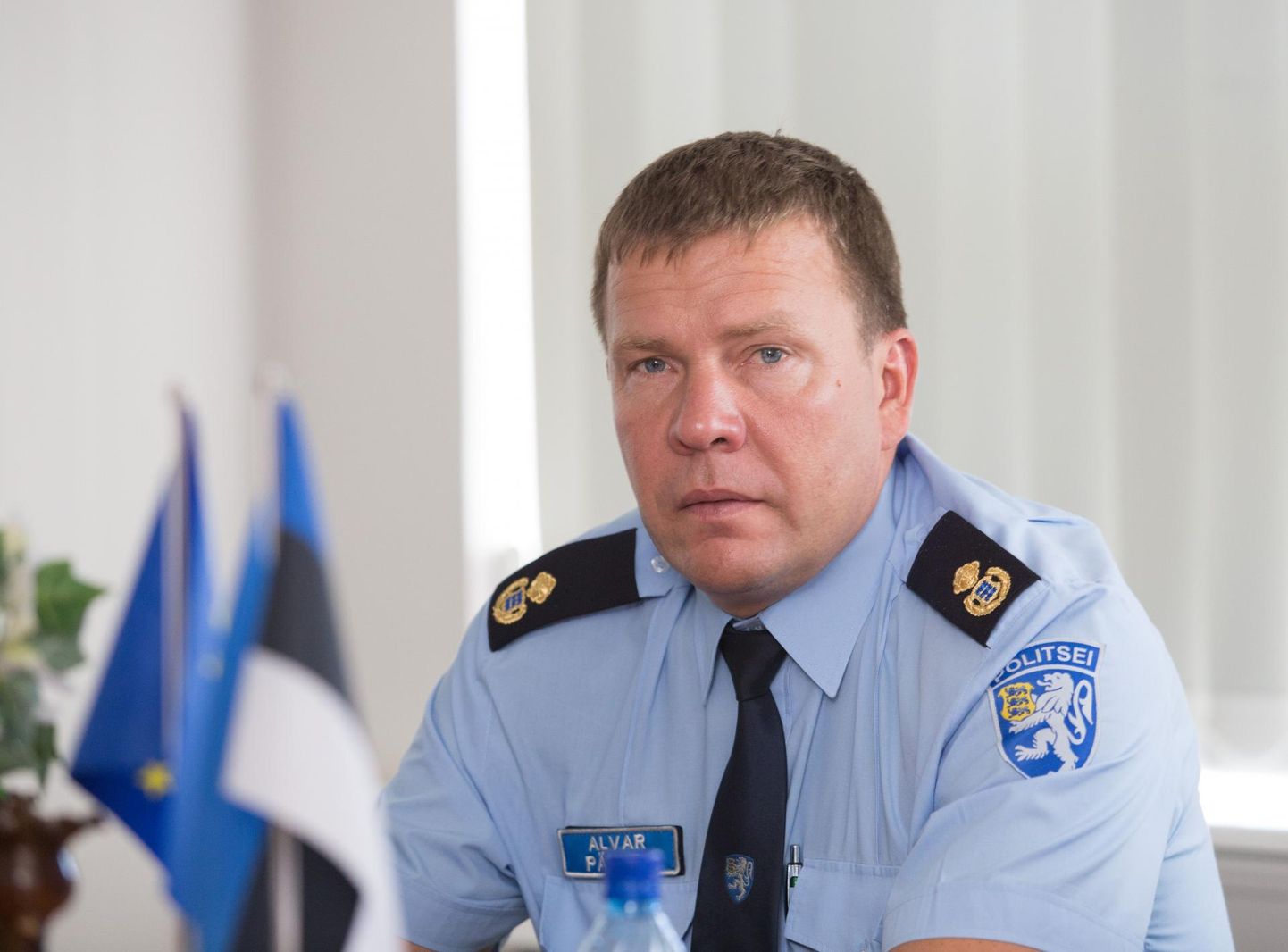 Lõuna prefektuuri politseikolonelleitnant Alvar Pähkel usub, et kõrvalistest tegevustest autoroolis saab lahti alles siis, kui kasutusele tulevad isejuhtivad autod.