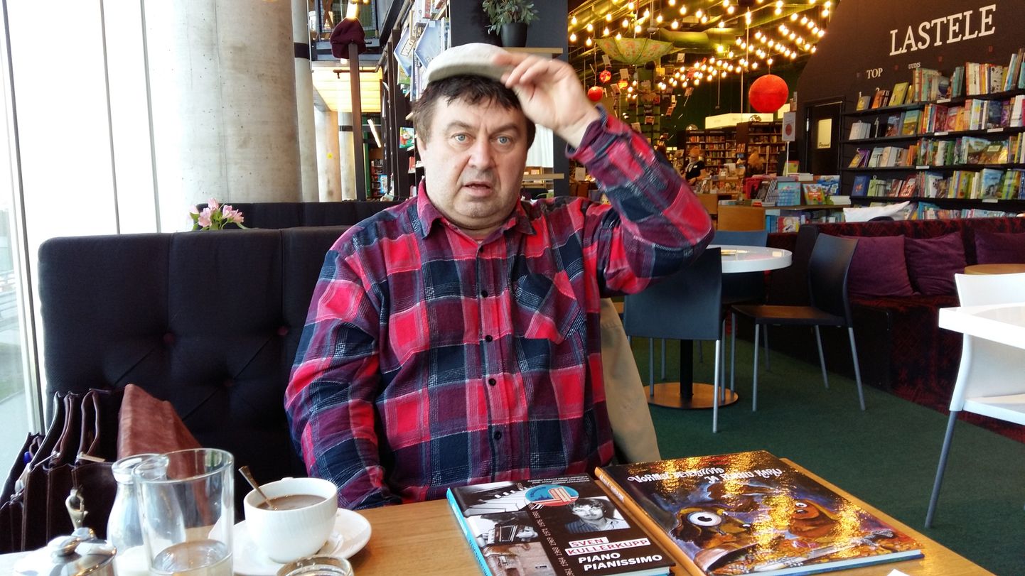 Sven Kullerkupp rääkis oma raamatutest kohvikus.