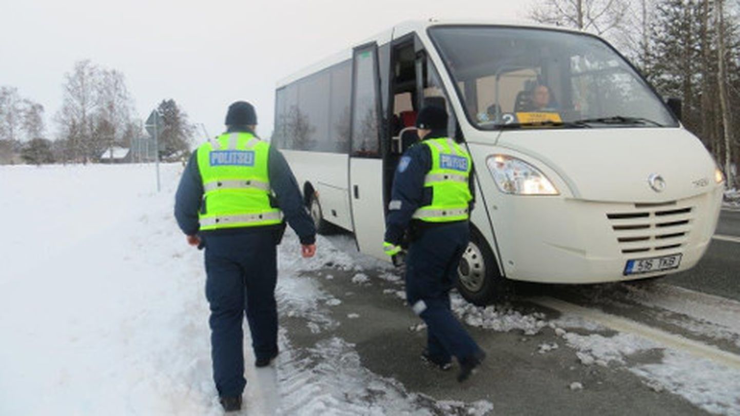 Politseinikud kontrollisid eile hommikul bussides turvavöö kasutamist ning pidid tõdema, et hiljutised õnnetused pole enamikule sõitjatest hoiatavalt mõjunud.