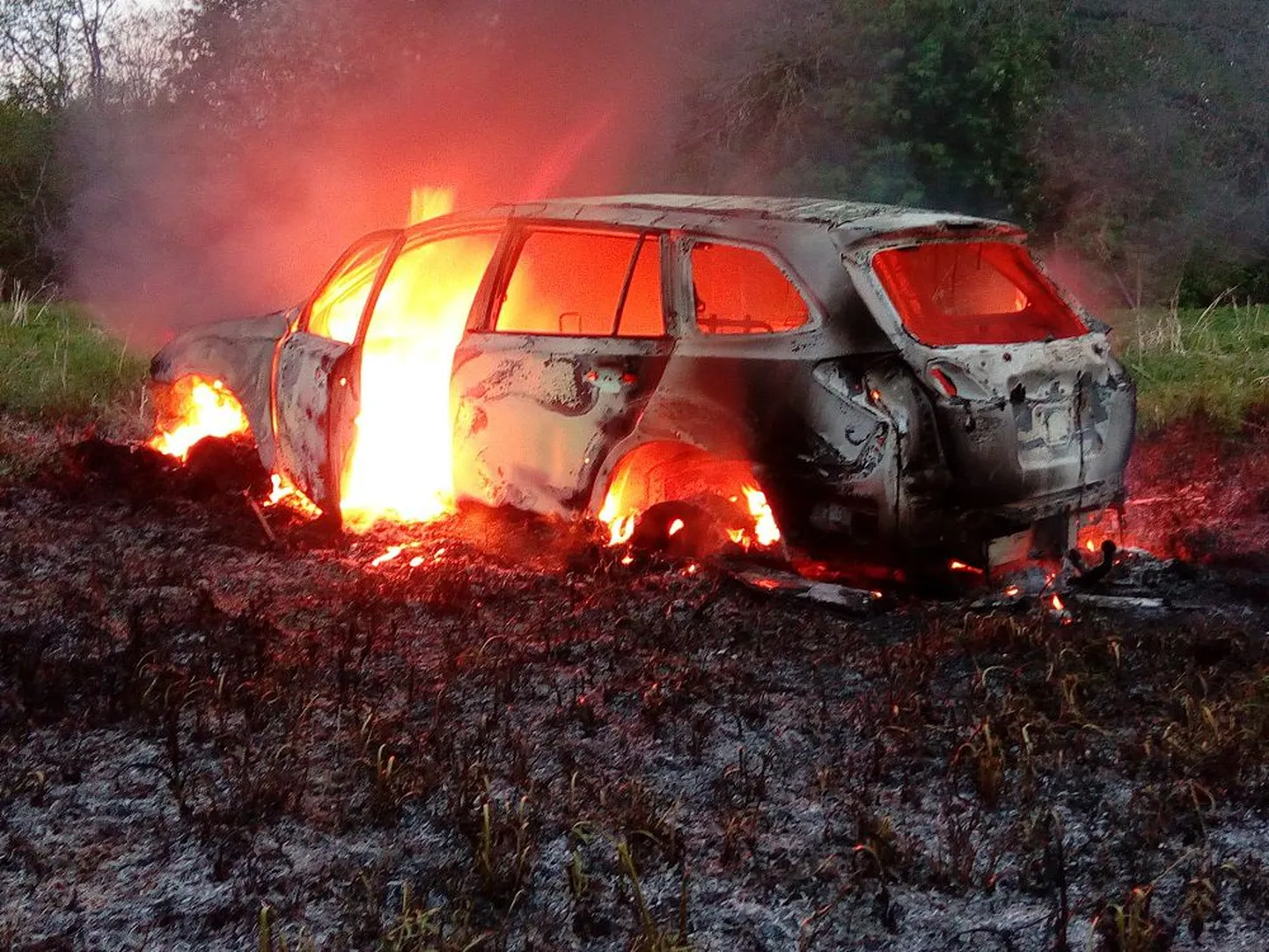 Pildil põlev auto ei ole juhtunuga seotud.