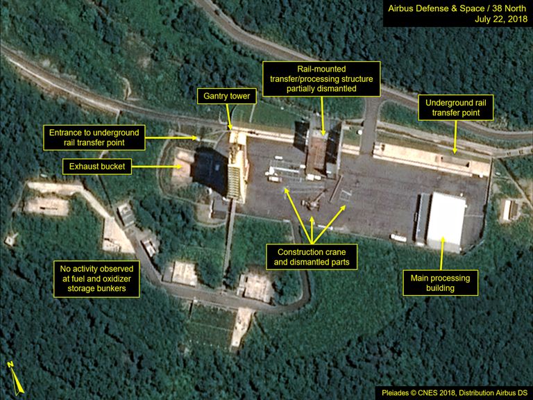 Satelīta uzņemts attēls, kurā redzams Ziemeļkorejas raķešu dzinēju izmēģināšanas centrs