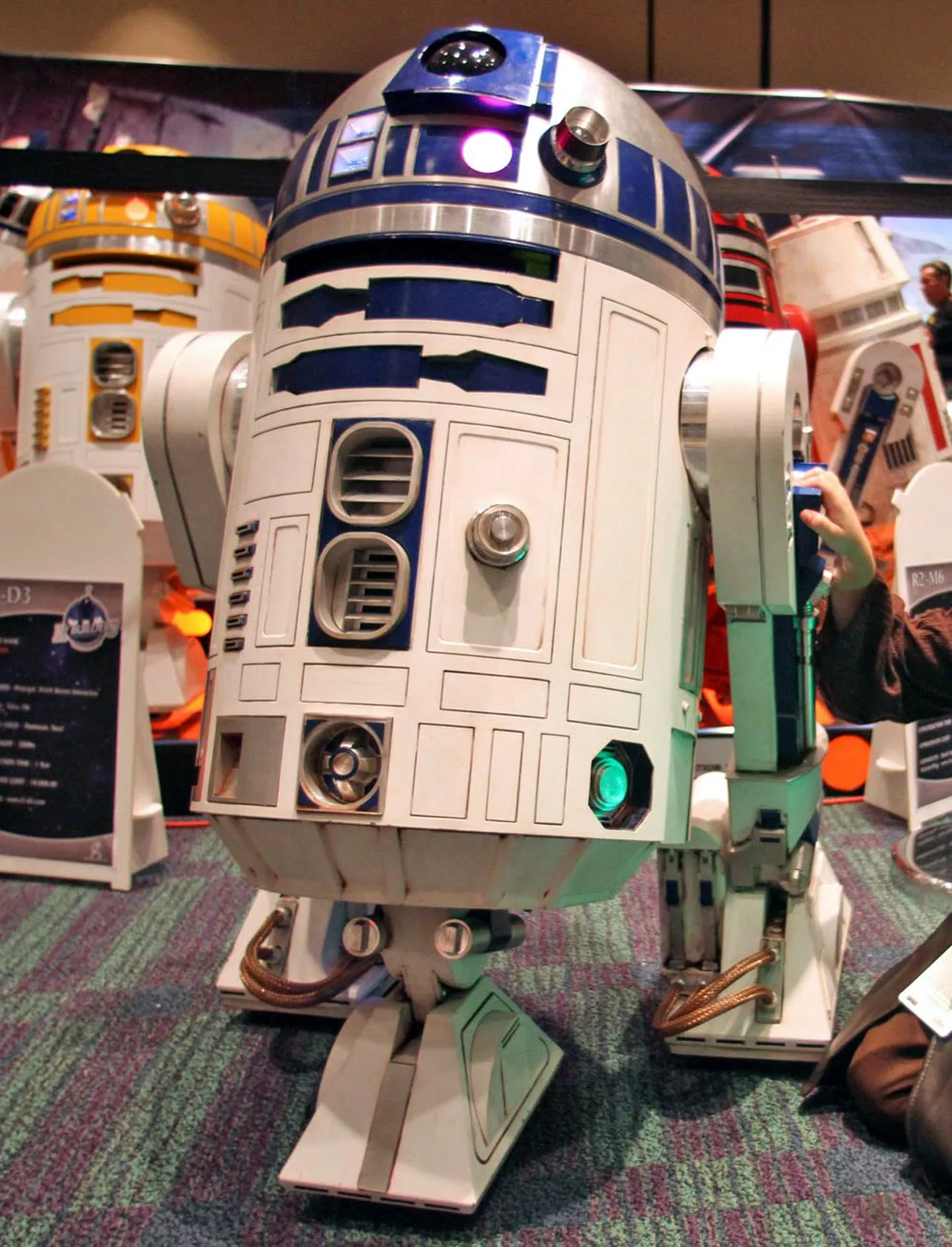 R2-D2 pole enam vallaline.