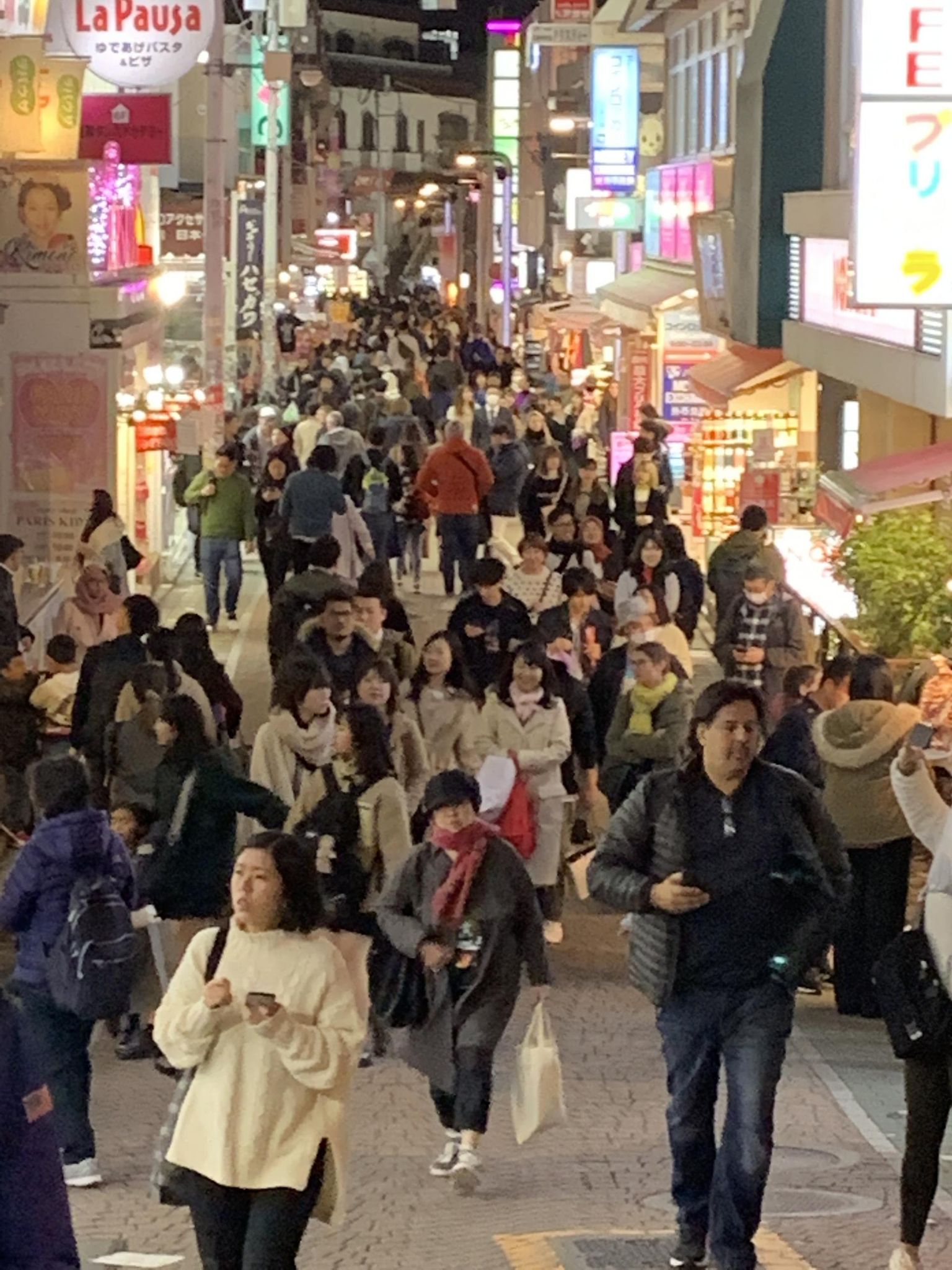 Tokyo tänavamood - kirev moeteater, kus etendus toimub igal pool, iga päev.