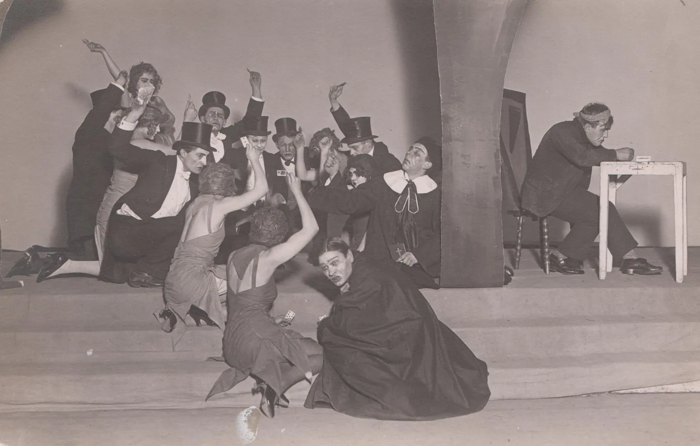 Hommikteatri lavastus «Inimesed» (1923).