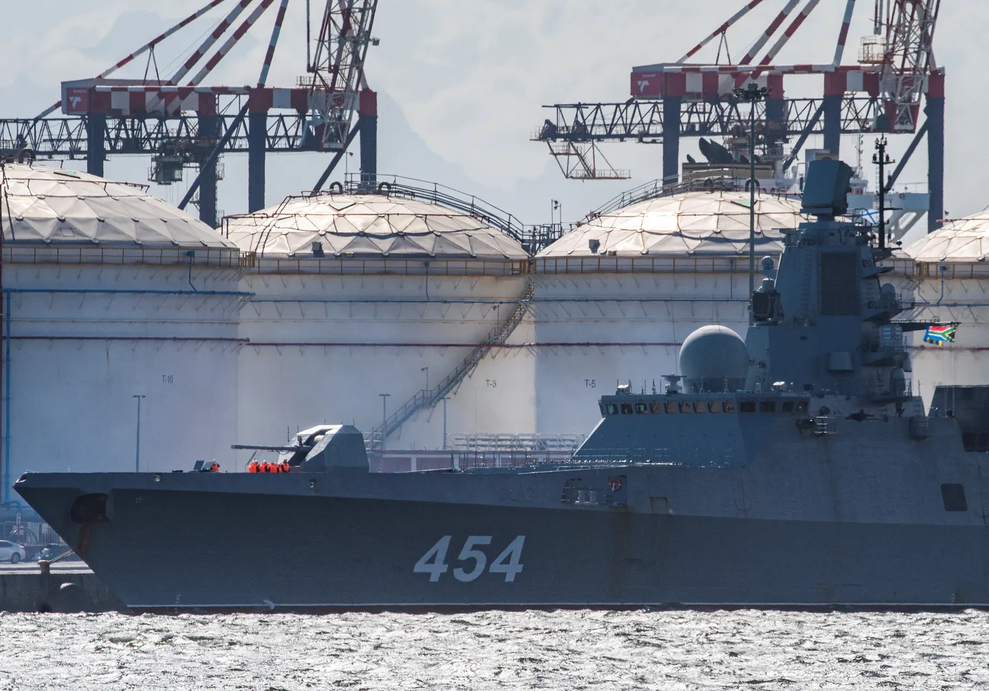 Venemaa sõjalaev Admiral Gorškov valmistumas lahkumiseks Lõuna-Aafrika Vabariigi pealinnast Kapilinnast.