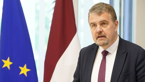 Ijabs: Vienošanās ar ASV novērsa tirdzniecības karu, taču ieguvumu ES ir maz