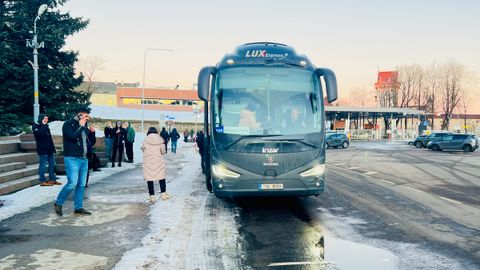 Автобусы с русскими едут все же не в Псков, а в Таллинн
