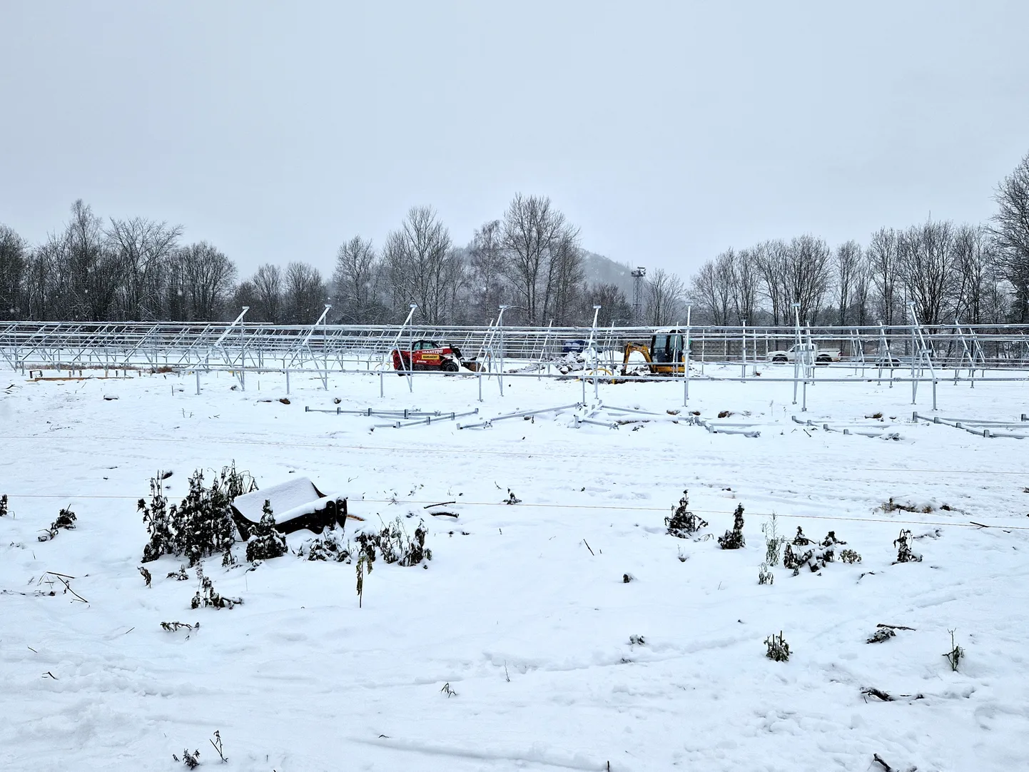 Päikesepark kerkib keemiatööstuse territooriumil tootmisest välja läinud aladele, mis juba aastaid kasutuseta on seisnud.