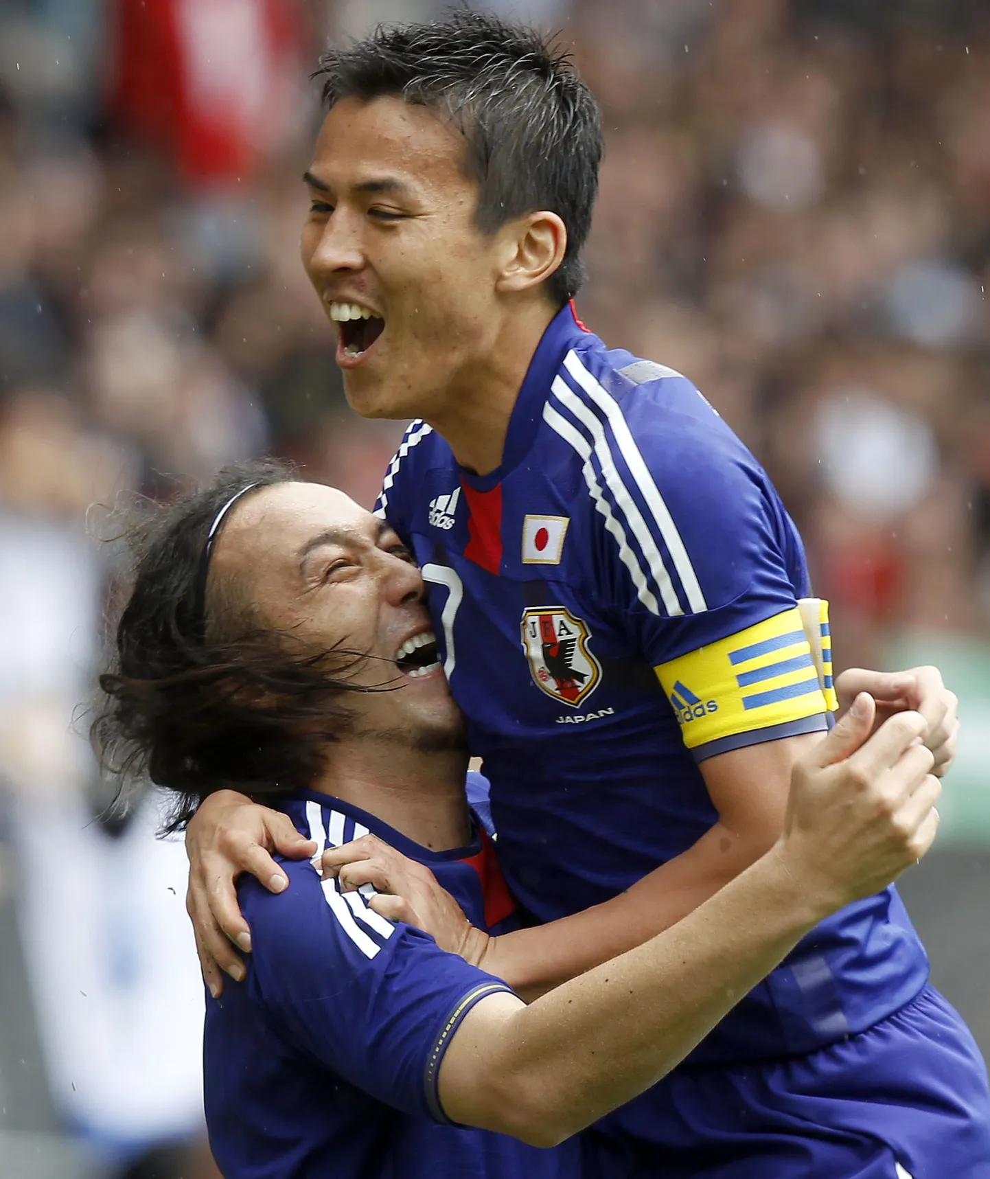Marcus Tanaka (vasakul) viis Jaapani 7. minutil juhtima, aga 72. minutil aitas Inglismaal seisu viigistada, lüües omavärava.