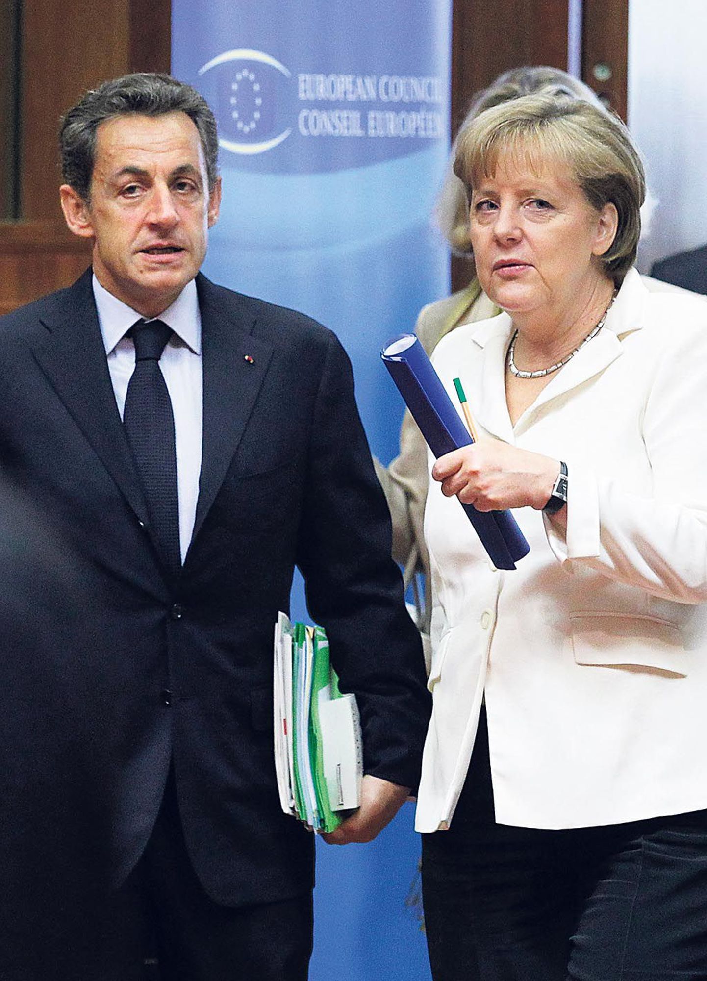 Nicolas Sarkozy ja Angela Merkel otsustasid, teised kiitsid nende otsuse Euroopa Ülemkogul heaks.