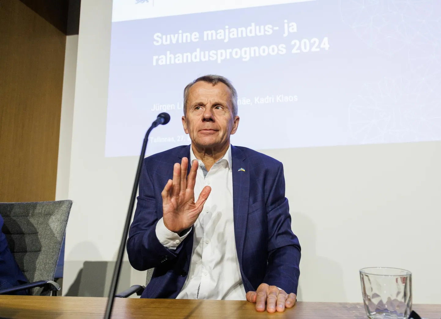 Rahandusminister Jürgen Ligi märkis haridusministrile, et kuidagi palju lisamaterjale on jäetud saatmata.
