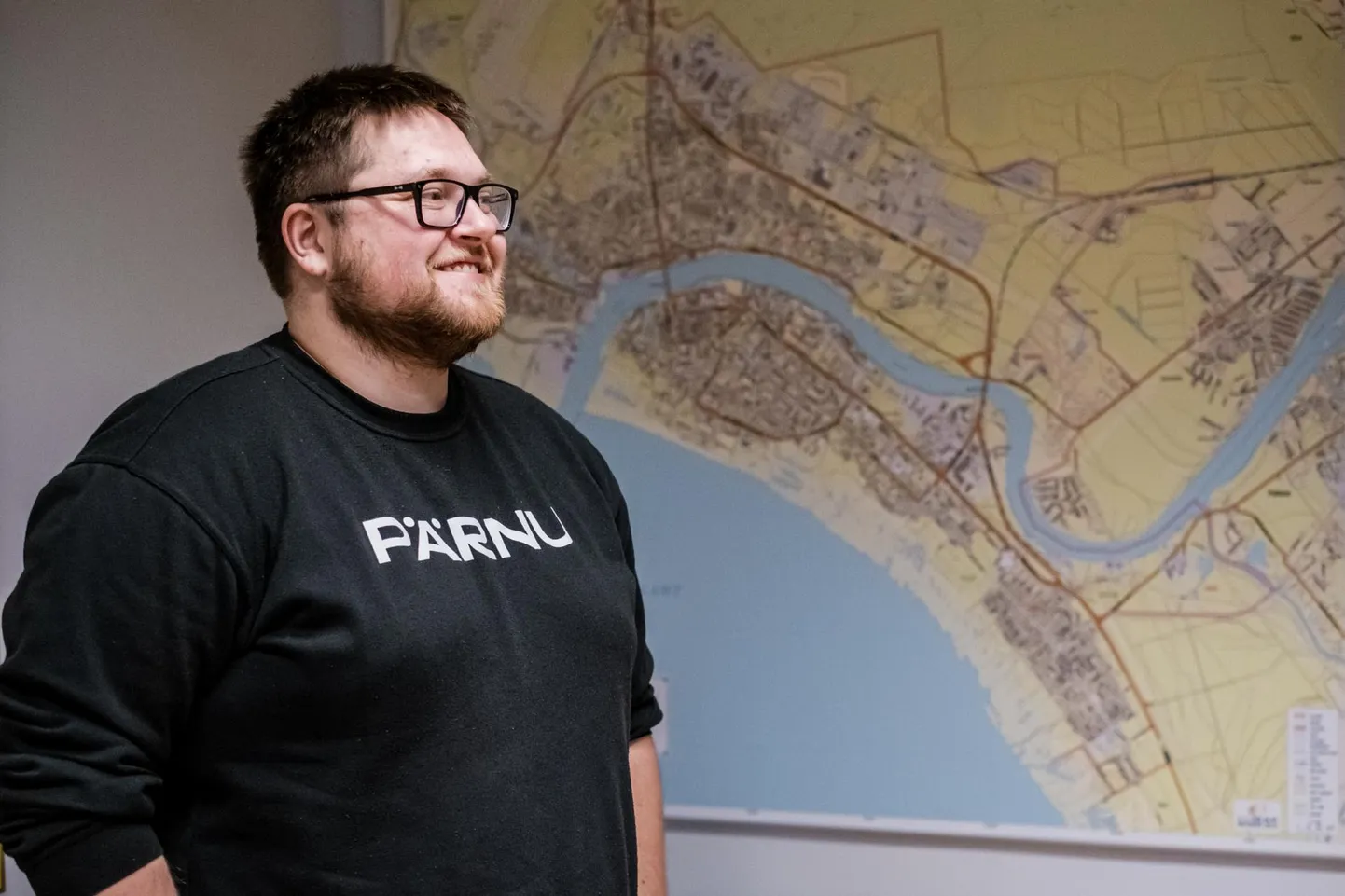 Pärnu linnavolikogu nimetas omal soovil ametist lahkunud abilinnapea Rainer Aaviku asemele Silver Smeljanski.