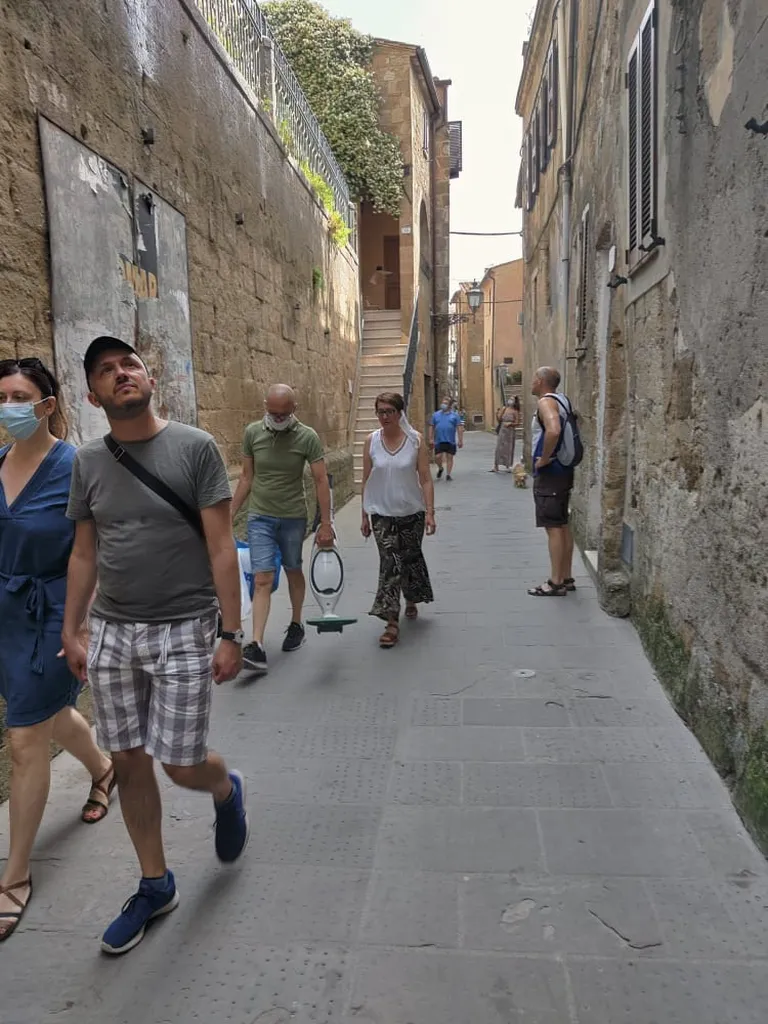 Maski kandmine Itaalia tänavatel
