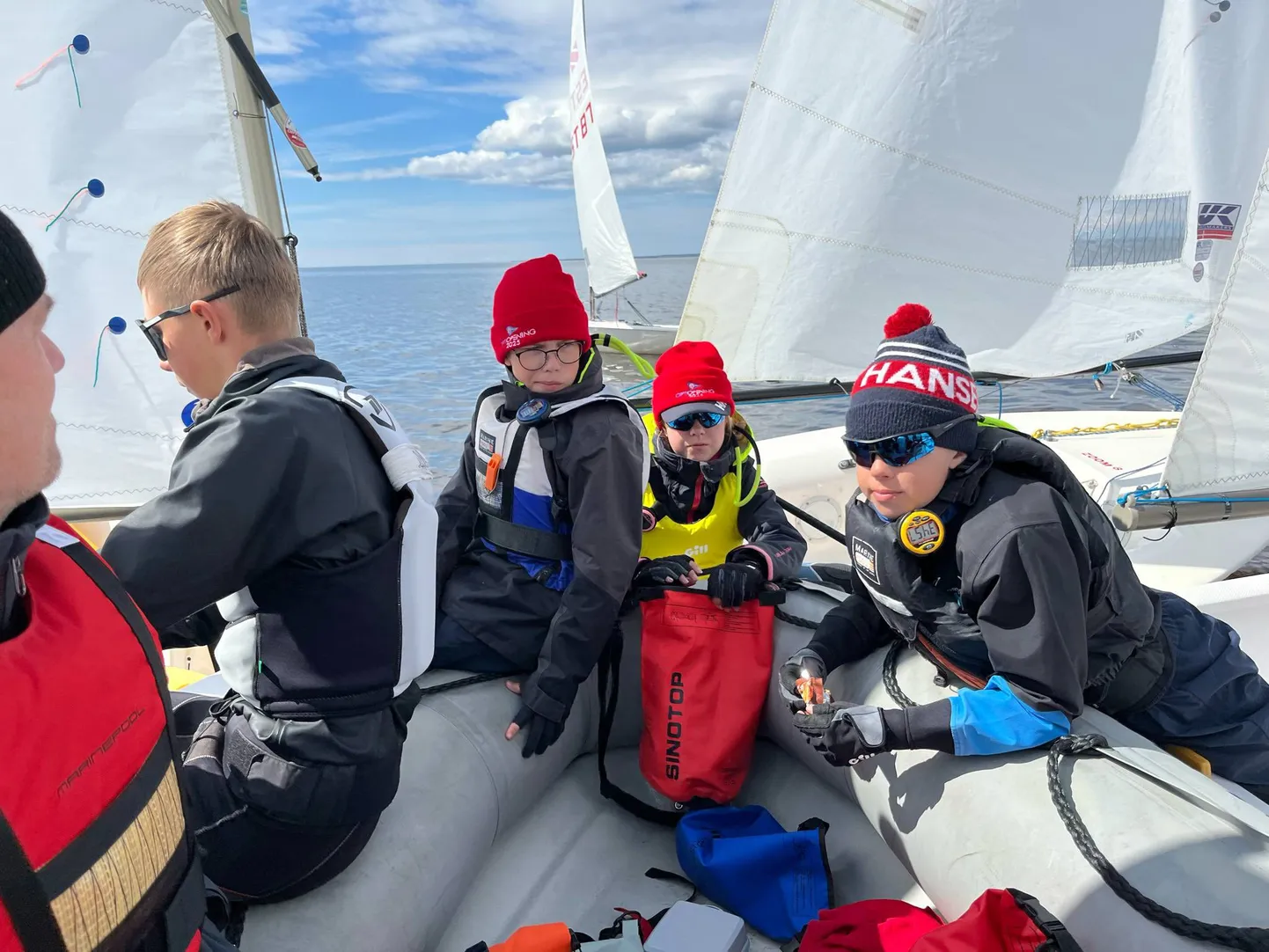 Saaremaa Sailing Academy noored purjetajad Pärnu Kevadregatil 2025.