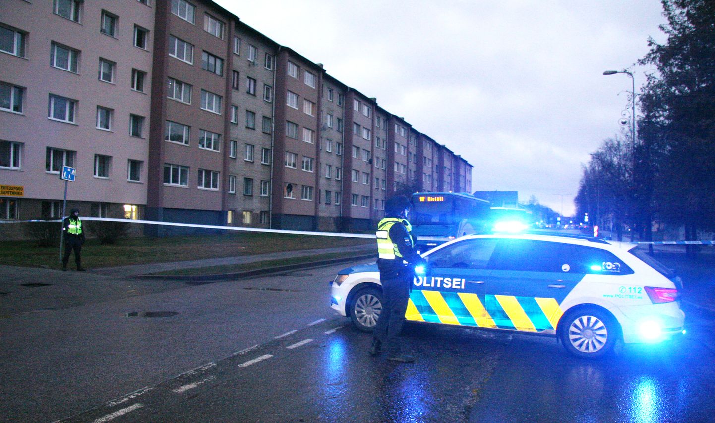 Tänavu 16. jaanuaril lasti Kohtla-Järvel Kalevi tänava elumaja aknast õhkrelvast liinibusside pihta. Politsei sai süüdlase kätte, kes aga jätkas kohe uute kuritegude sooritamist, kui arestimajast vabanes.