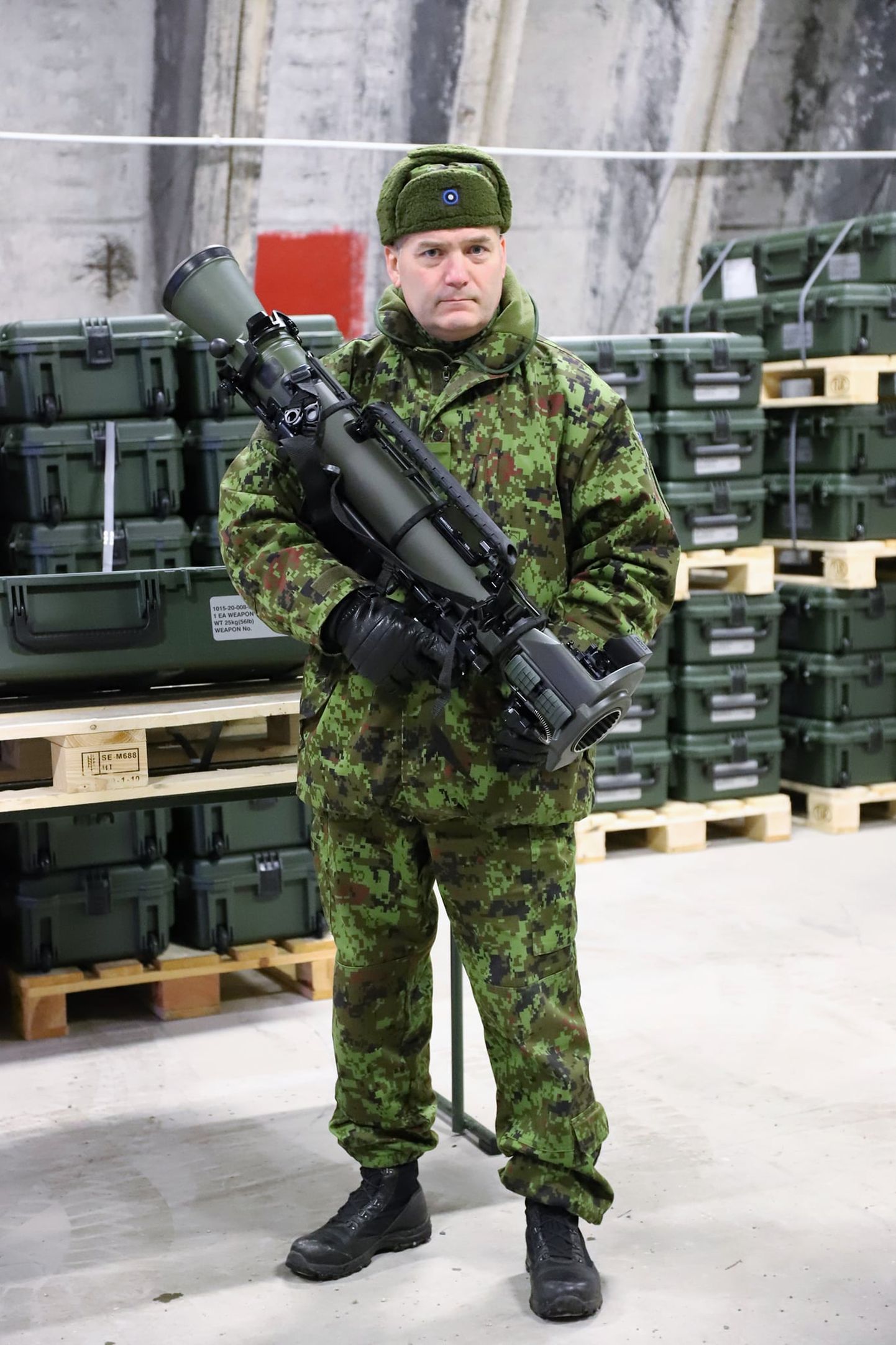 Kaitsevälane uue granaadiheitjaga Carl-Gustav M4.