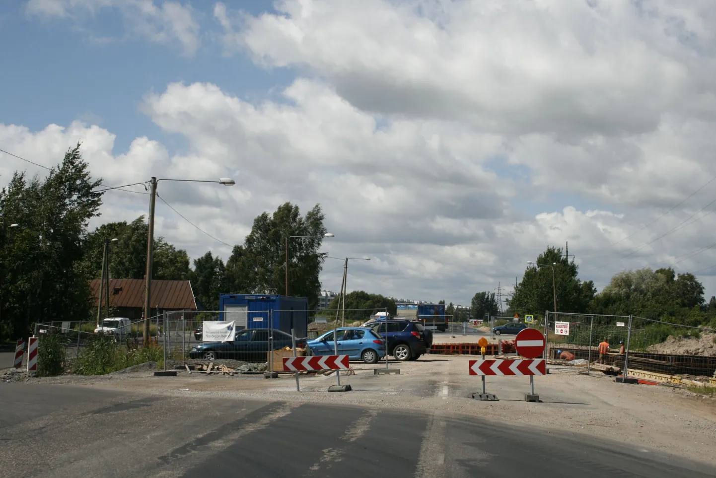 Teeremont Pärnus Ehitajate teel.