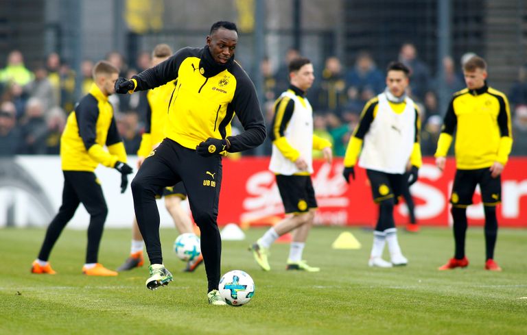 Usain Bolt treeningul koos Saksa Dortmundi Borussia jalgpalliklubi mängijatega