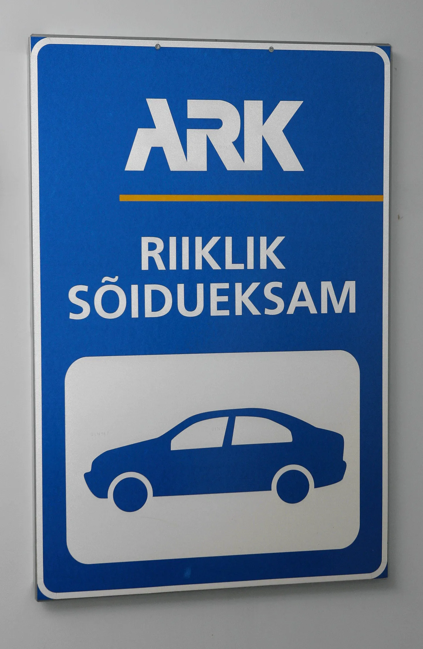 Eestis saab juhtimisõiguse vaid riikliku eksami läbi tehes.