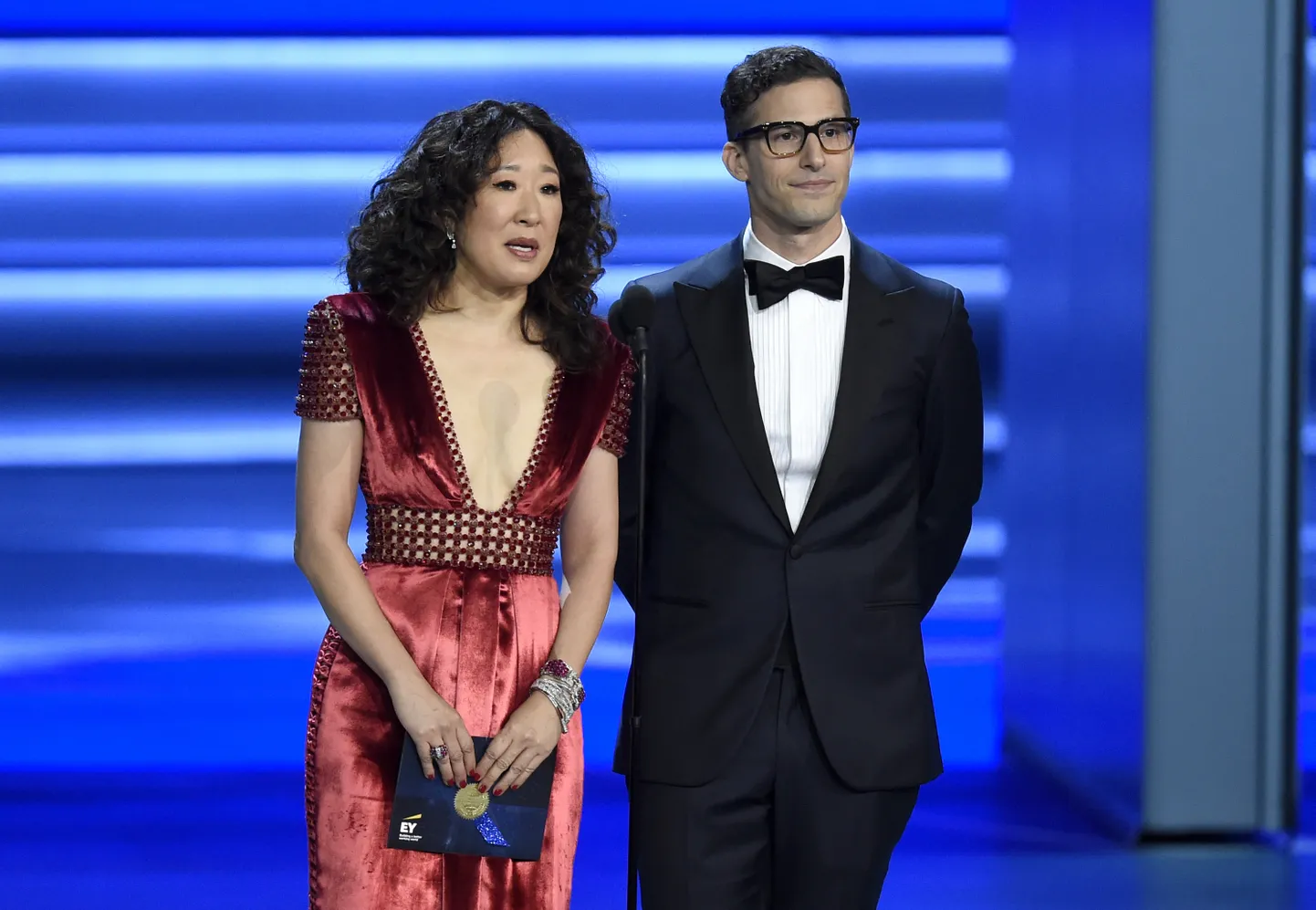 Kuldgloobused 2019 õhtujuhid Sandra Oh ja Andy Samberg