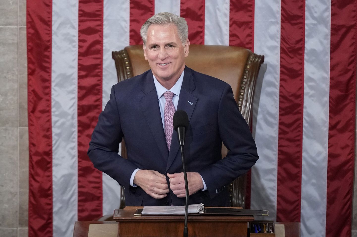 Новым председателем нижней палаты конгресса США стал республиканец Кевин Маккарти.