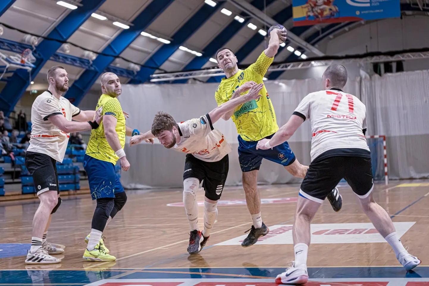 Viljandi HC-l tuli koduses meistriliigas tunnistada kolmapäeval Mistra paremust. Sama vastane ootab teda juba laupäeval Balti liiga veerandfinaalseerias.