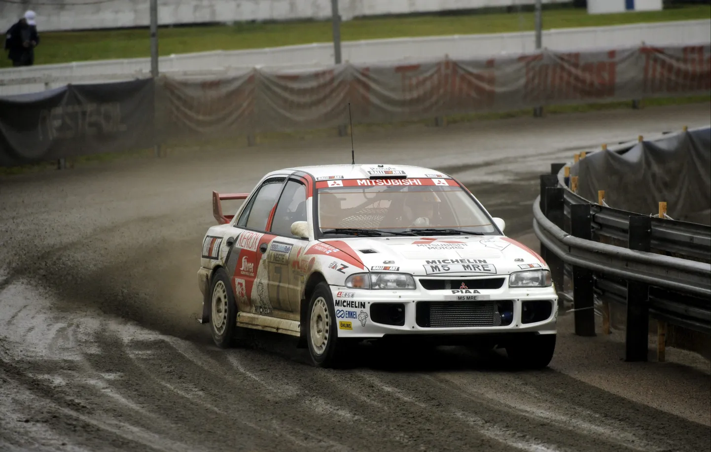 Tommi Mäkinen 1996. aastal oma Mitsubishi Lanceriga