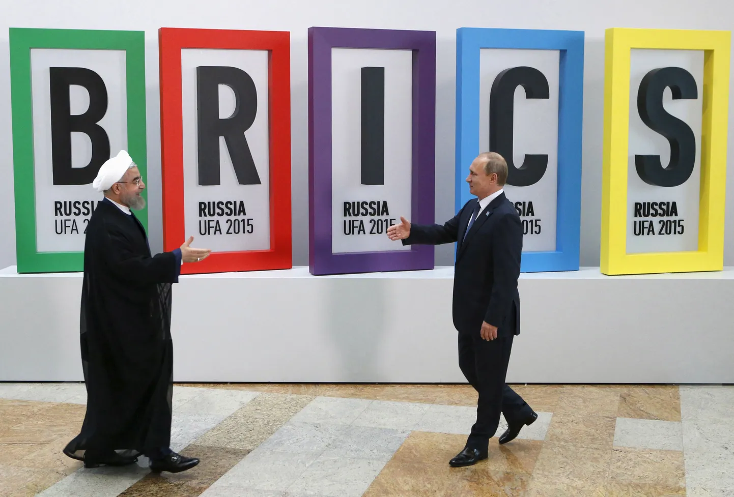 Presidendid üksteist tervitamas.