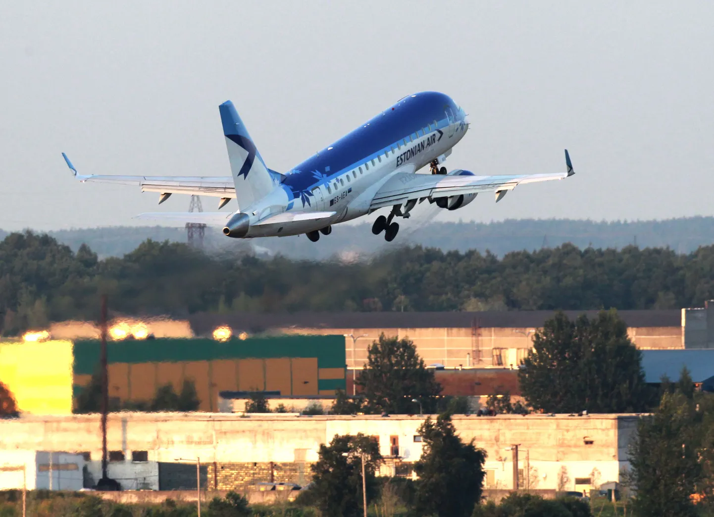 Из-за разнообразных хитростей самолет Estonian Air полетит в Москву с оплаченным местом, но без пассажира. Или, скорее всего, с другим пассажиром, тоже заплатившим за билет уже совсем другие деньги.