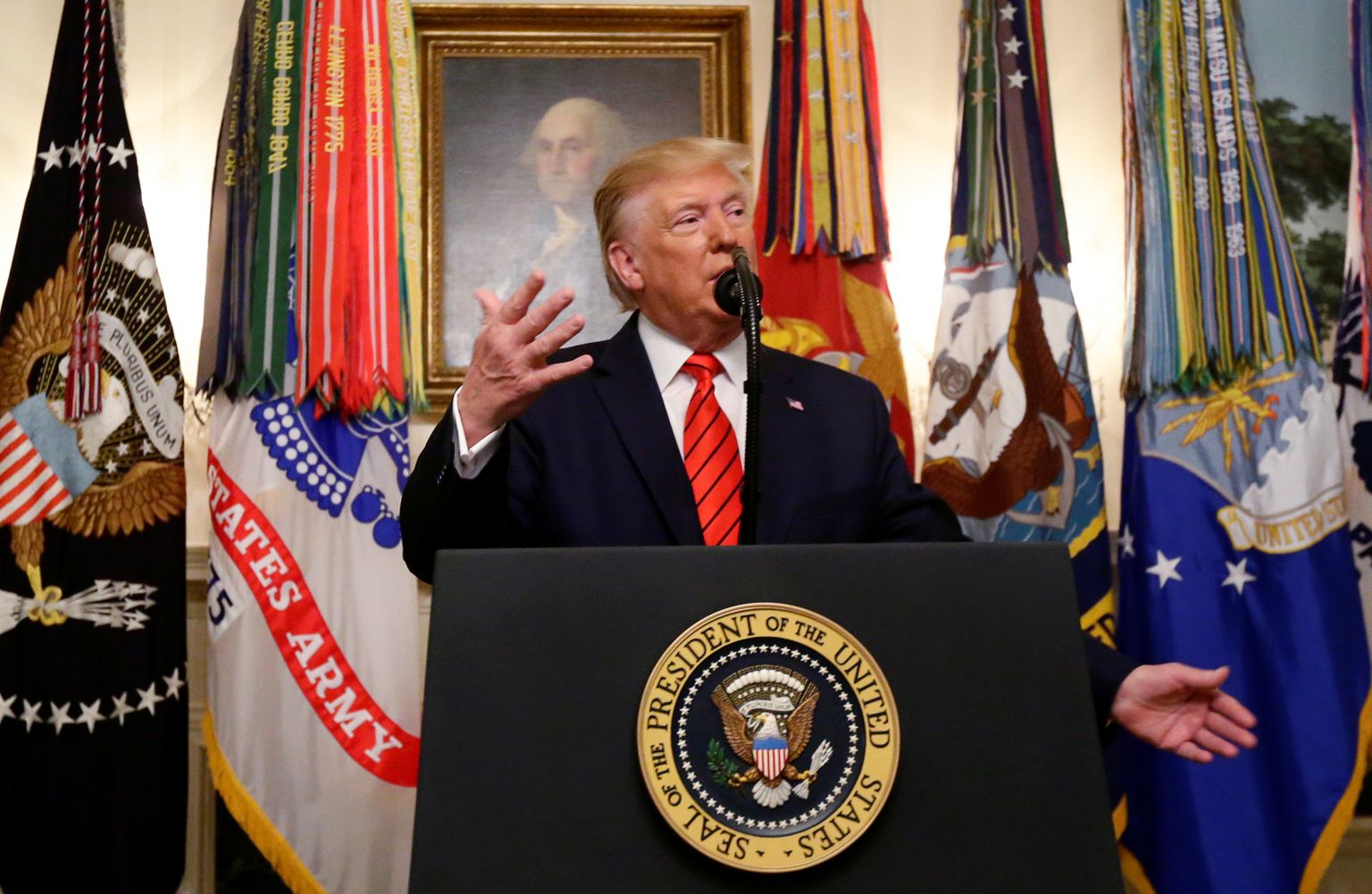 Трамп выступает в Белом доме с заявлением о ликвидации аль-Багдади.