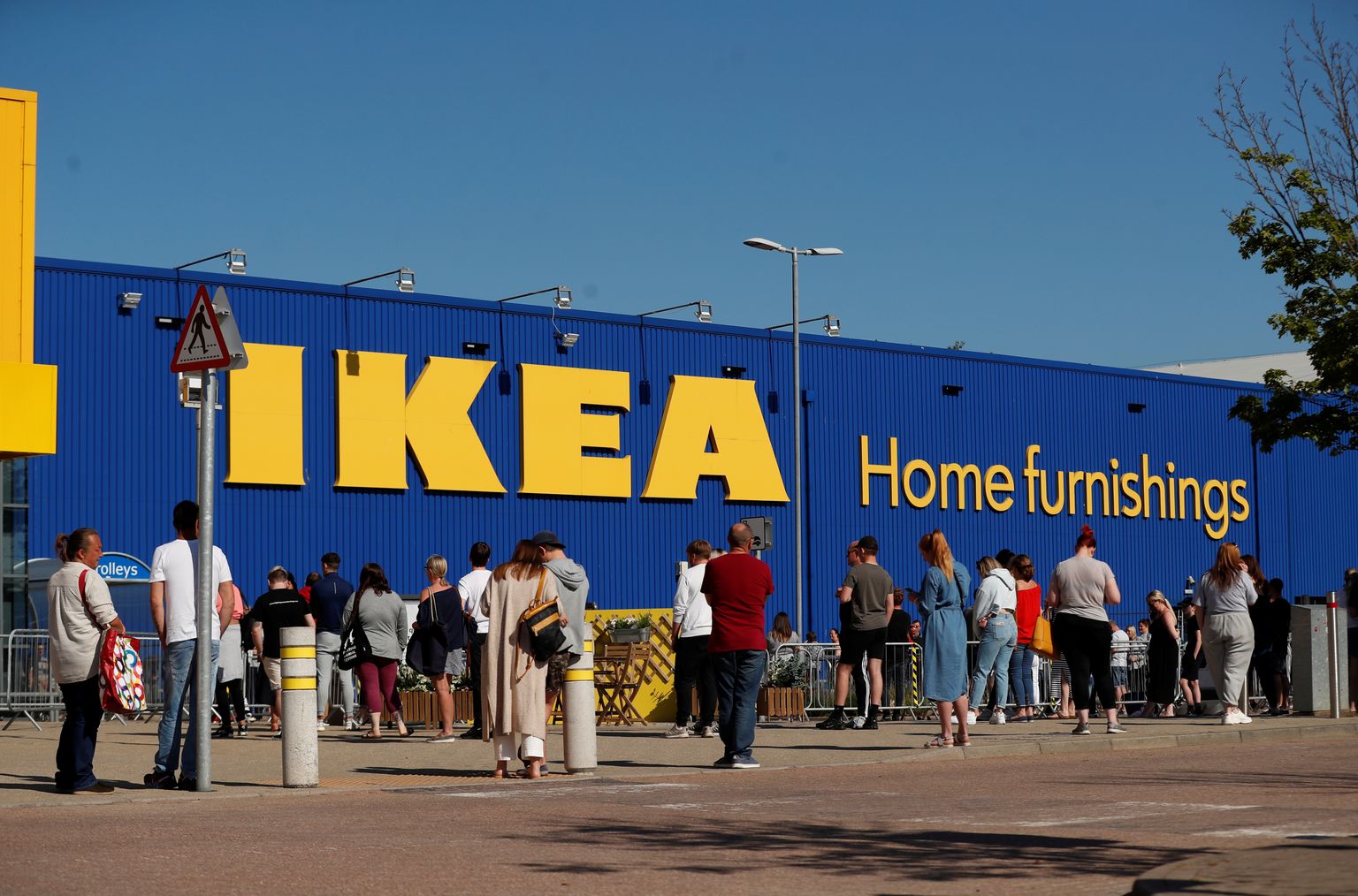 Efterträda-nimeline kollektsioon erineb kui öö ja päev IKEA senisest toodangust.