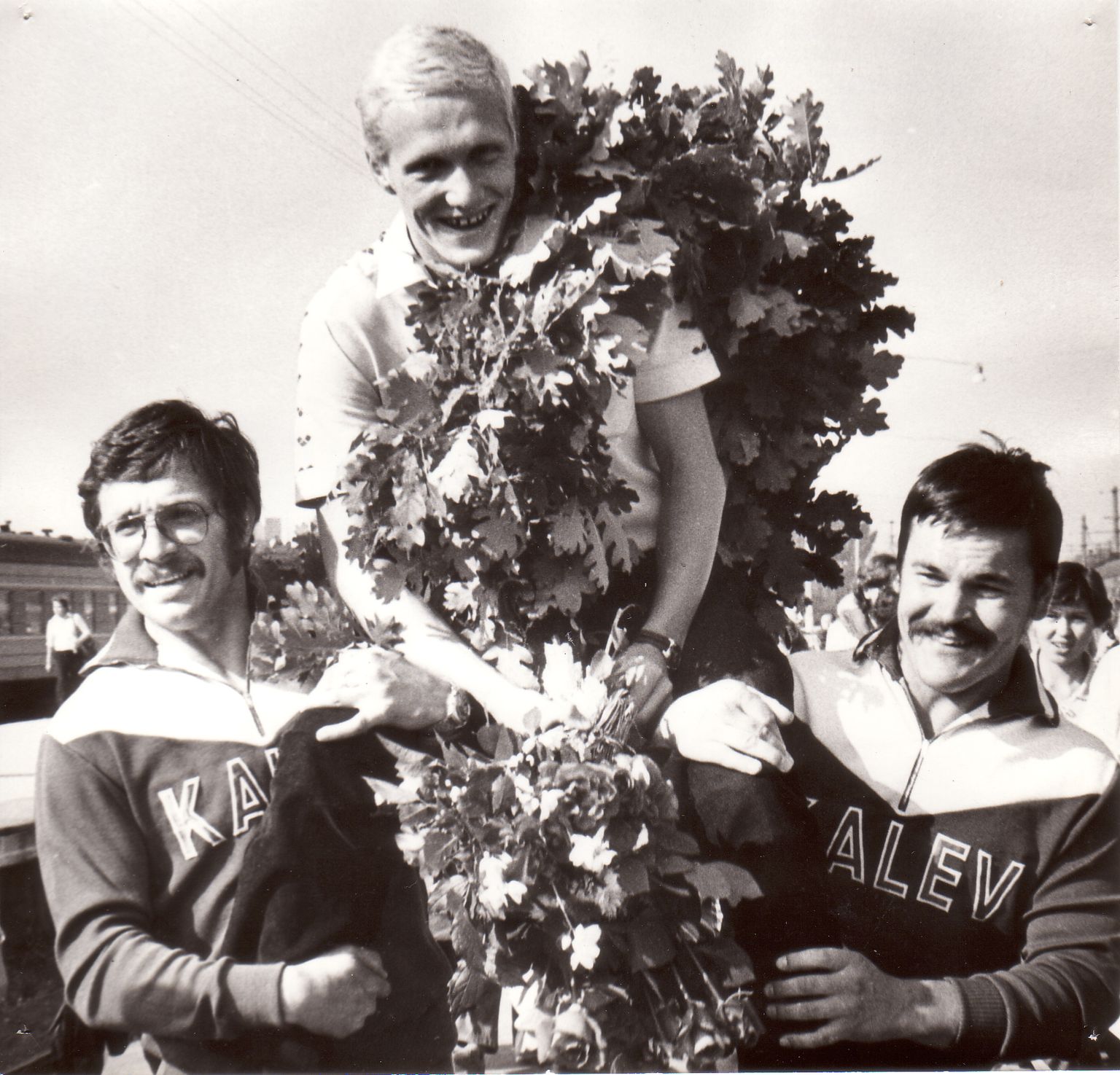 Olümpiavõitja Ivar Stukolkin kalevlaste õlgadel (1980).