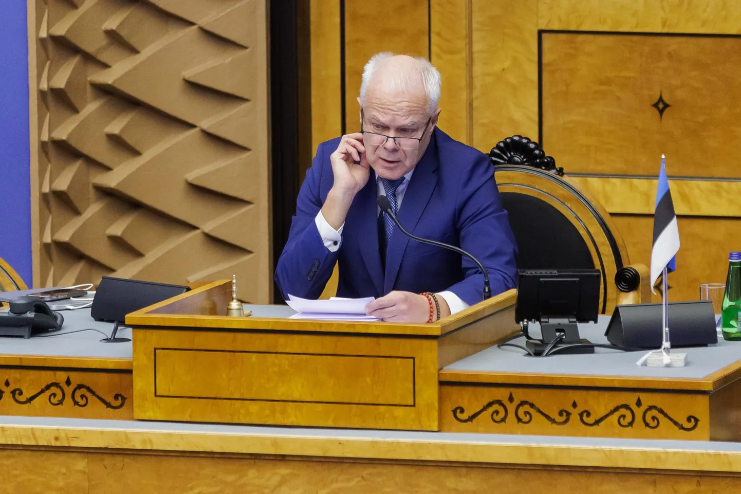 Riigikogu aseesimees Toomas Kivimägi istungit juhatamas.
