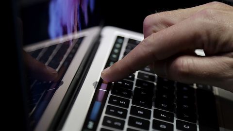 Департамент посоветовал жителю Эстонии сменить трехлетний MacBook Air из-за неработающей ID-карты