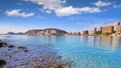 На пляже испанской Аликанте найдена мраморная скульптура эпохи Римской империи возрастом более 2000 лет