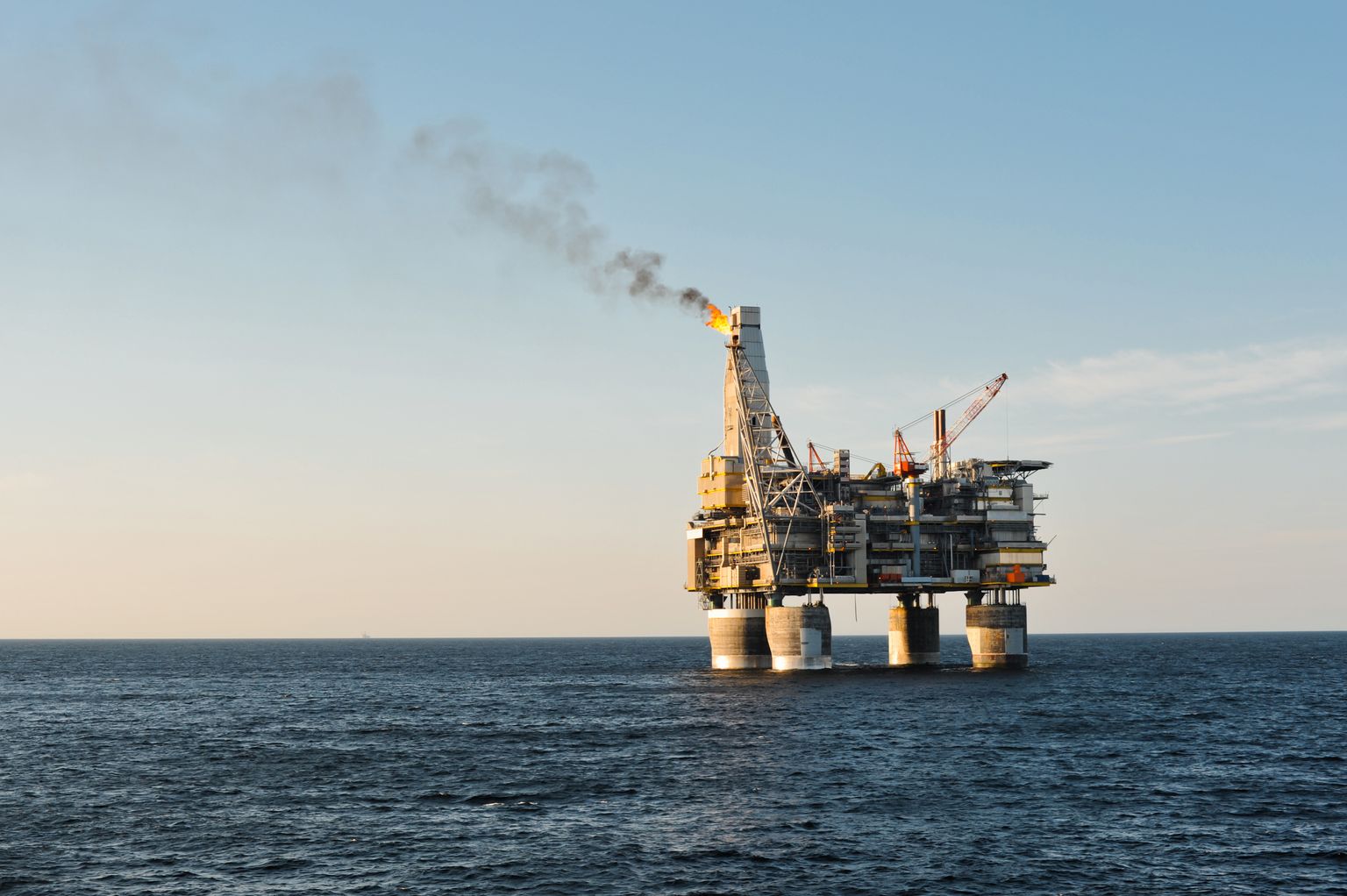 Нефтегазовая платформа. Иллюстративное фото