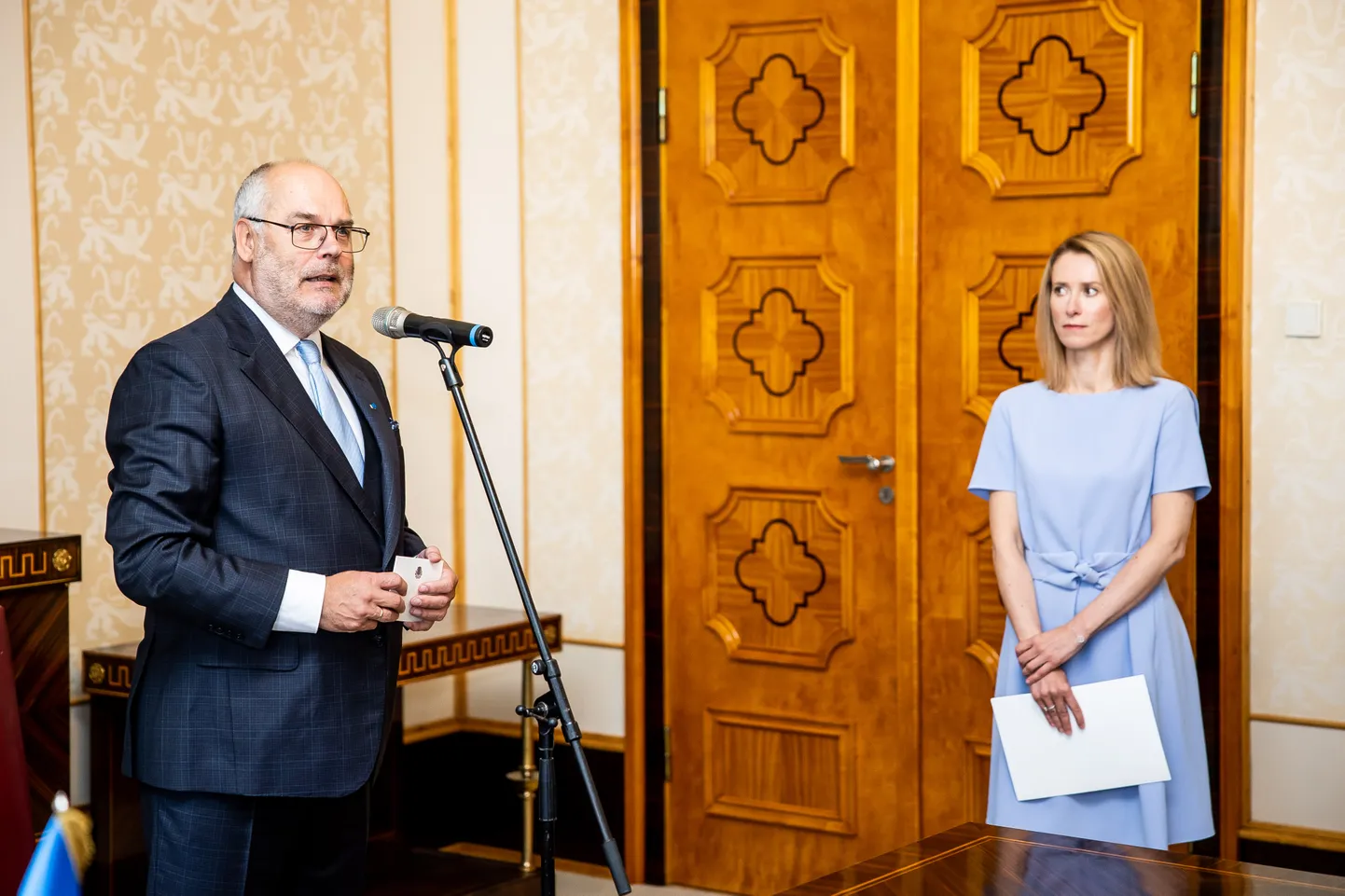 President Alar Karis ja Kaja Kallas Kadriorus mullu suvel, kui ametisse nimetati eelmine, Reformierakonna, Isamaa ja sotside valitsus.