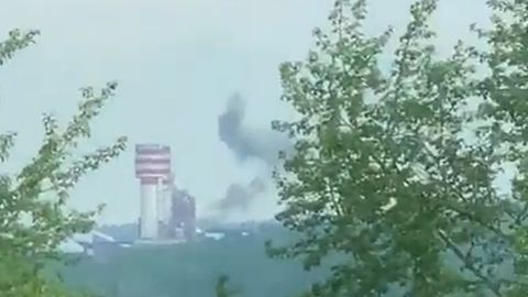 VIDEO ⟩ Ukrainas dronu trieciens skāris ķīmisko rūpnīcu Permas apgabalā