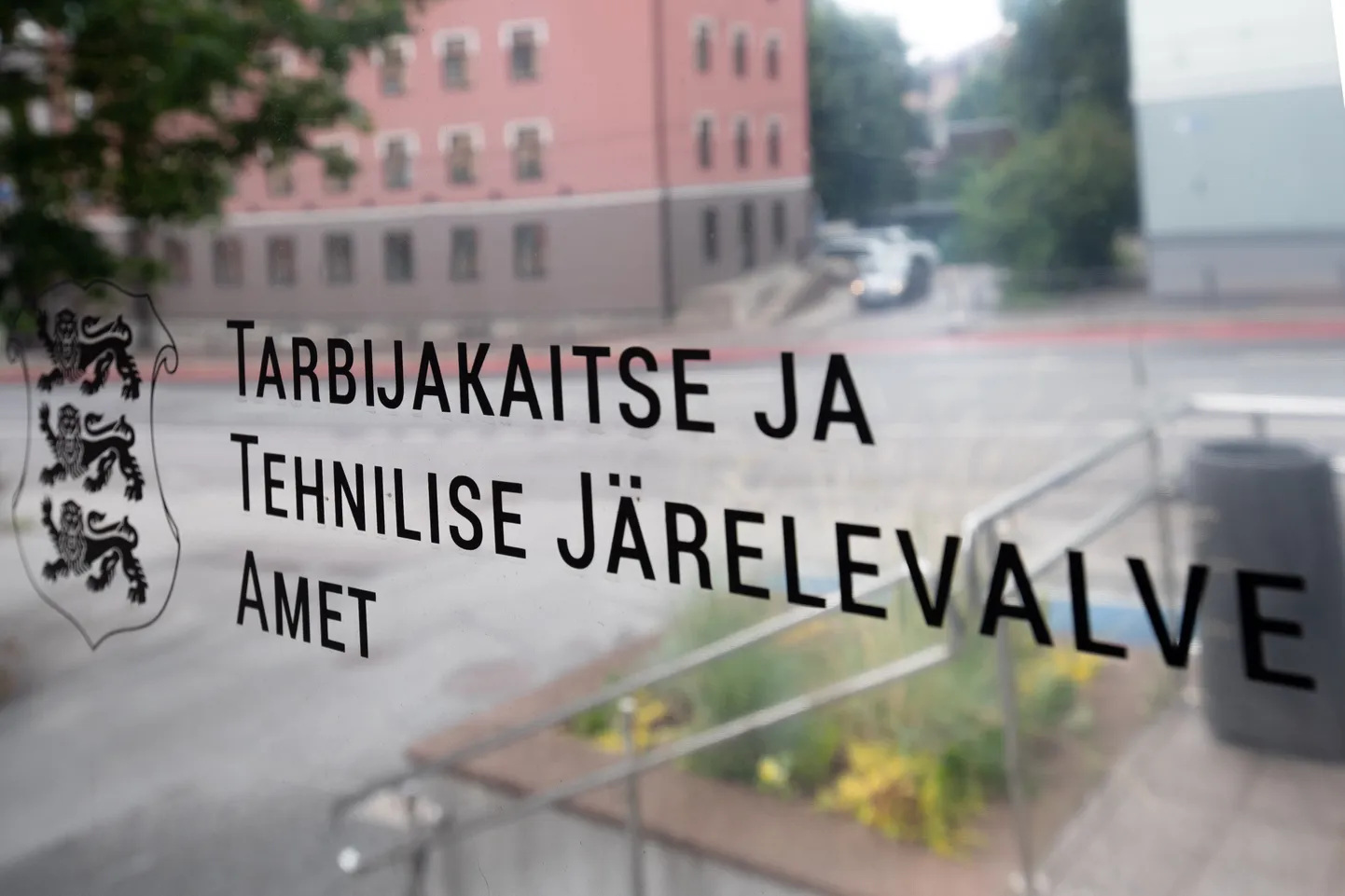 Tarbijakaitse ja tehnilise järelevalve amet soovitab suhtuda ettevaatlikult pakkumistesse, kus soovitakse tarbijale saata tasuta asi, tulla koju tasuta midagi puhastama või tasuta kontrollima.