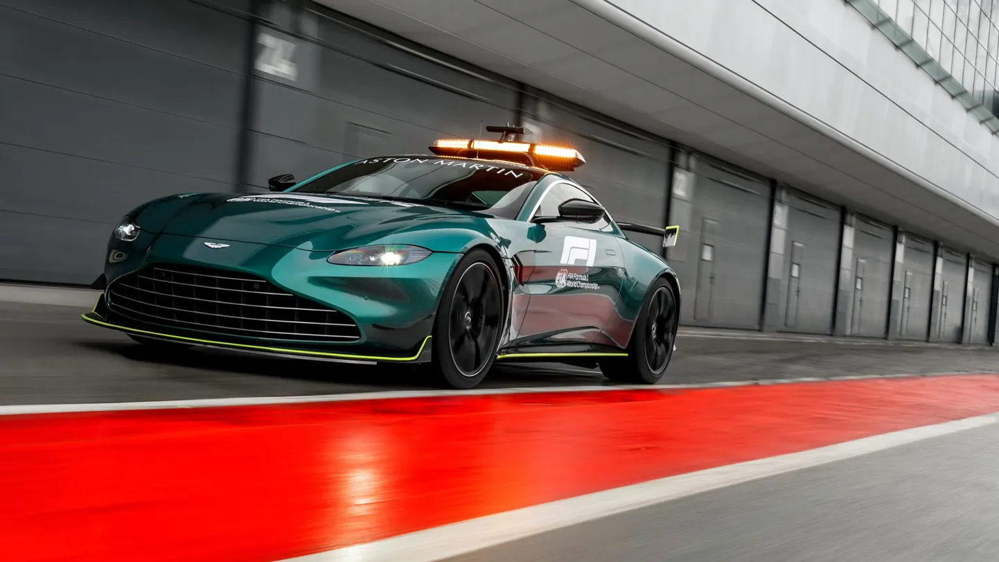 Aston Martin Vantage Safety Car.