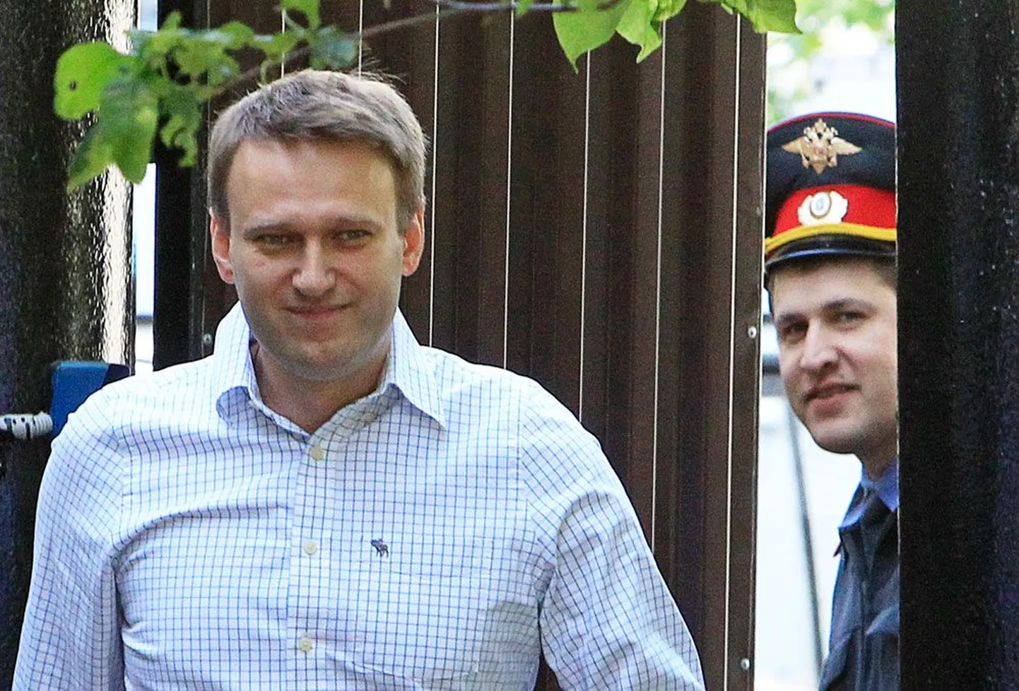 Korduvalt vahistatud opositsiooniliider Aleksei Navalnõi eile Moskvas taas vanglast vabanemas.